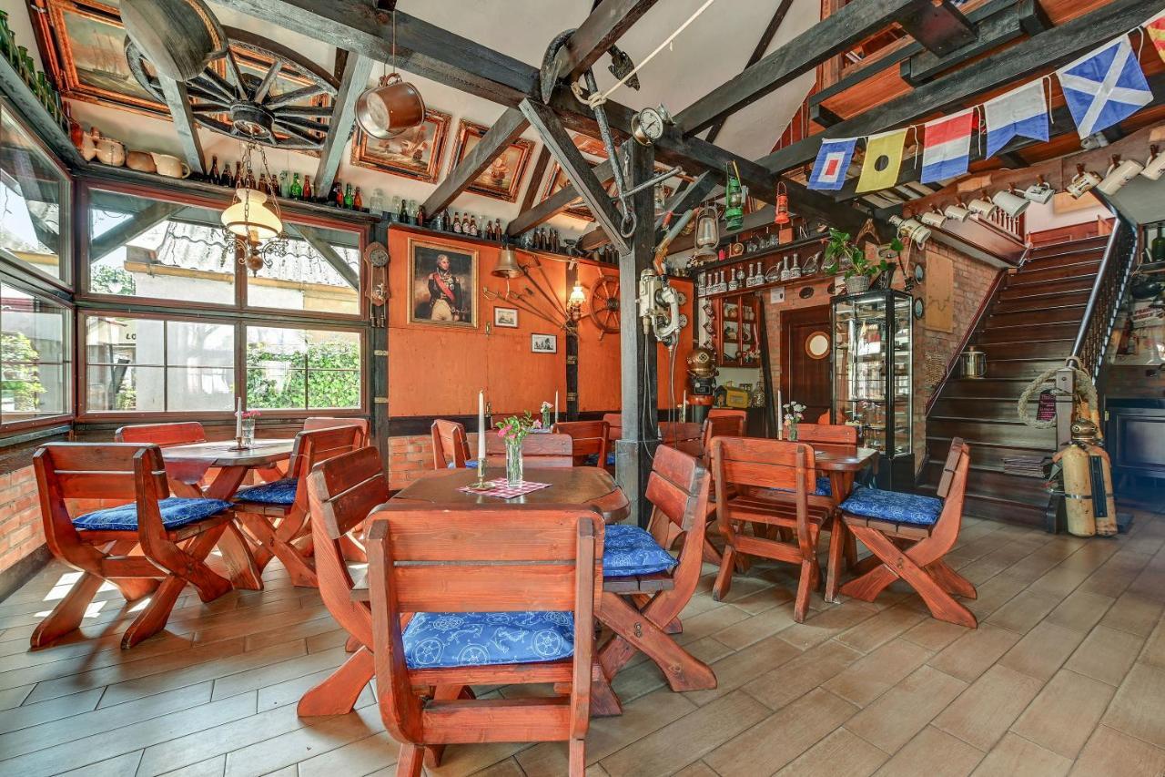 Villa & Restaurant Admiral Nelson Hel Kültér fotó