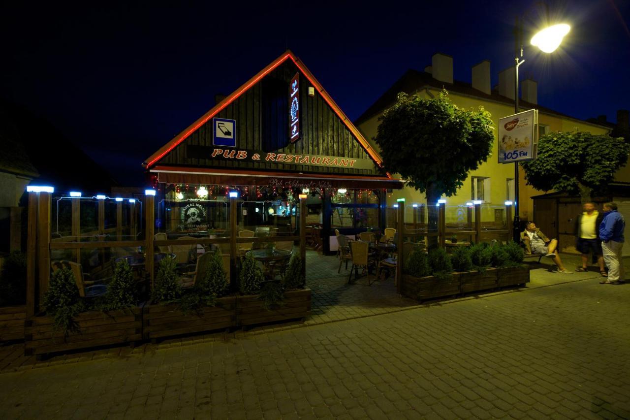 Villa & Restaurant Admiral Nelson Hel Kültér fotó